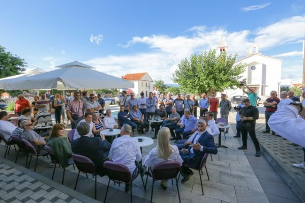 Druženje s članovima pobjedničke organizacije HDZ-a