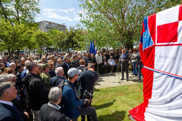 OTKRIVEN SPOMENIK POGINULIM BRANITELJIMA