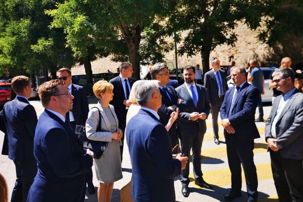 Premijer Plenković, u pratnji ministara Pavića i Butkovića, u Zadru uručio ugovore za EU projekte, vrijedne 135 milijuna kuna
